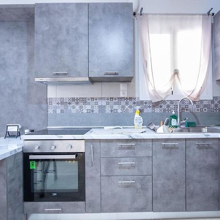 Bright Apartment In El Pireo Exterior foto